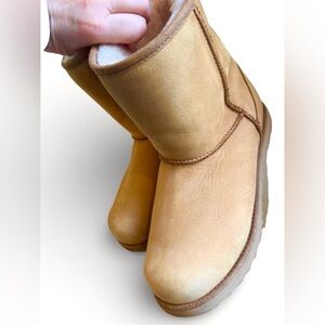 UGG CLASSIC SHORT II CHESTNUT SUEDE SHEEPSKIN WATERPROOF WOMENS BOOTS US 6 / 37